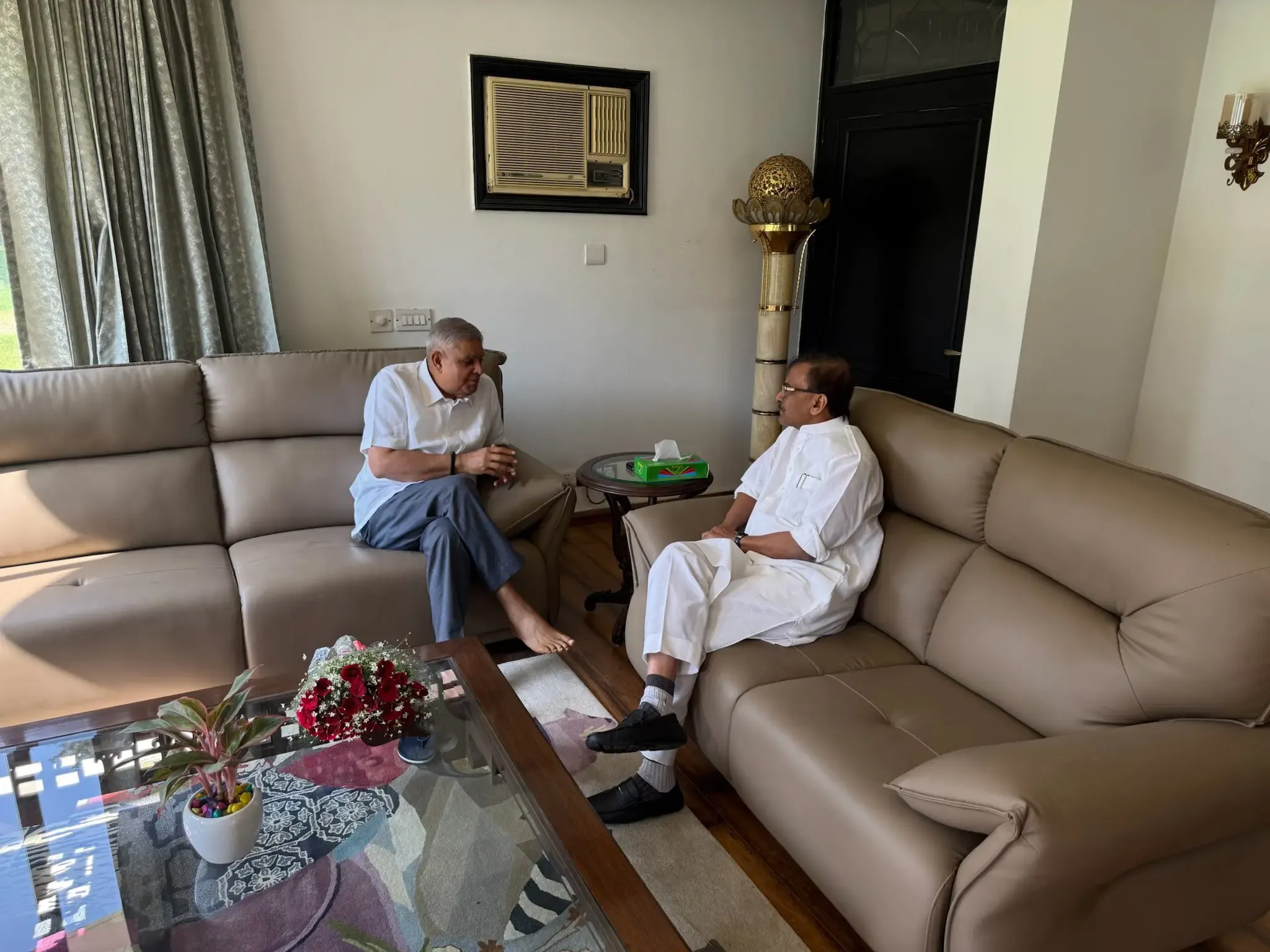 संजय राउत ने पूर्व उपराष्ट्रपति जगदीप धनखड़ से की महत्वपूर्ण मुलाकात