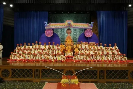 संस्कृत भाषा के माध्यम से बच्चों में संस्कारों का जागरण, महंत स्वामी महाराज की प्रेरणा से चल रहा एक अभिनव अभियान 