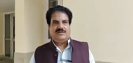 सपा नेता फिरोज खान ने डीआईजी को सौंपा ज्ञापन, नमाजियों पर पुष्पवर्षा की मांग
