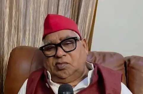 सपा सांसदों का वार: 'योगी आदित्यनाथ पीडीए से भयभीत, चुनाव आयोग ने धांधली के सबूतों पर नहीं दिया जवाब'