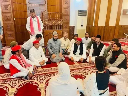 सपा सांसदों की मस्जिद में बैठक पर भाजपा ने उठाया सवाल, अवधेश प्रसाद ने दी सफाई