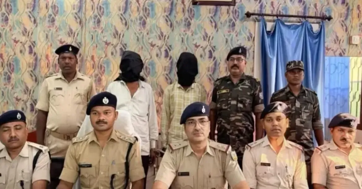 सरायकेला डकैती खुलासा: चांडिल में आभूषण कारोबारी के घर डाका, ₹24 लाख के गहने बरामद, दो गिरफ्तार