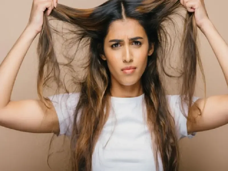 क्या सर्दियों में दो मुंहे बालों की समस्या से राहत पाई जा सकती है? जानें उपाय