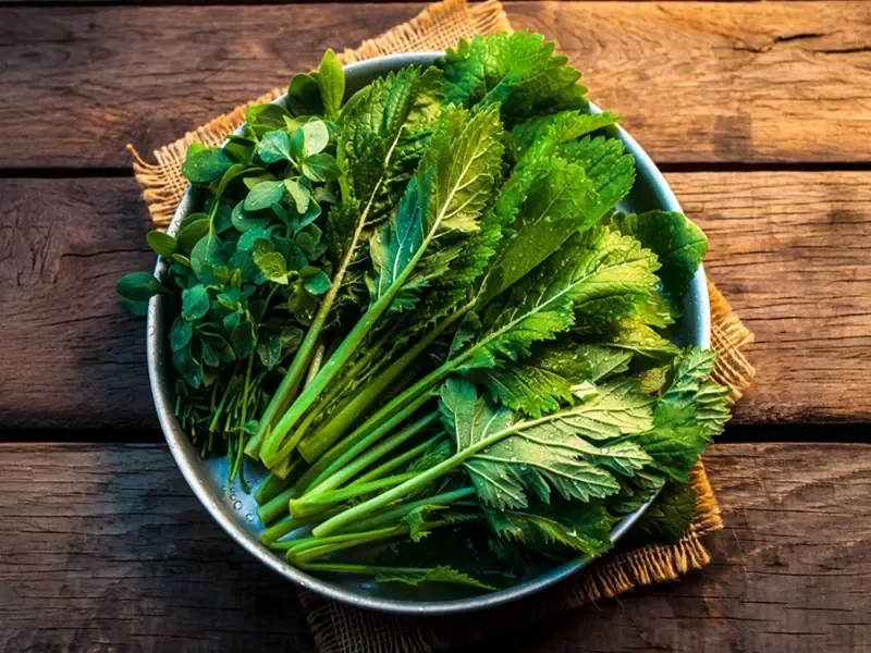 सर्दियों में पालक, बथुआ और मेथी का सेवन क्यों है आवश्यक?