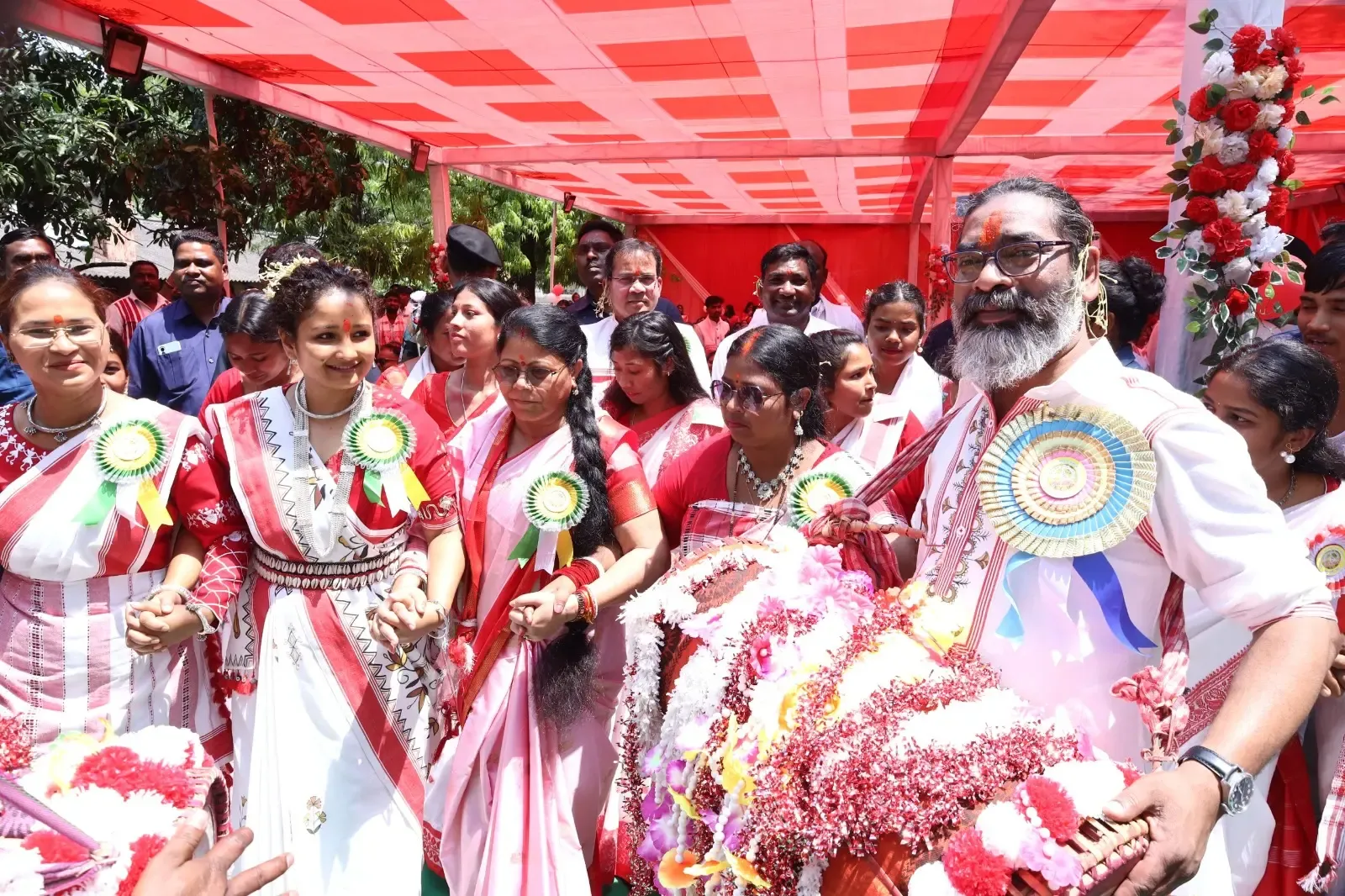 Sarhul Celebrations Illuminate Jharkhand, Grand Procession Enlivens Ranchi