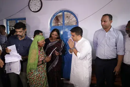 सरकार बाढ़ प्रभावित परिवारों के साथ कंधे से कंधा मिलाकर खड़ी रहेगी : हर्ष संघवी 