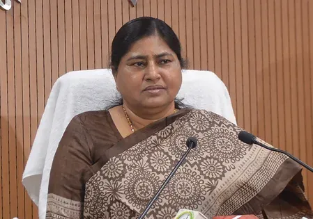 राबड़ी देवी के सरकारी बंगले विवाद पर मंत्री लेशी सिंह का पलटवार: 'सरकार संविधान और नियम से चलती है'