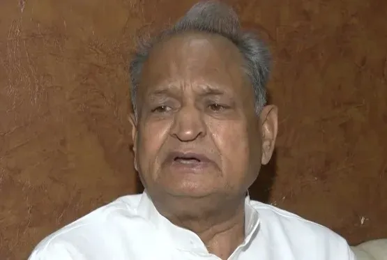 राहुल गांधी के कोटा दौरे से भाजपा बौखलाई: अशोक गहलोत का आरोप, पोस्टर हटाने पर कांग्रेस का विरोध