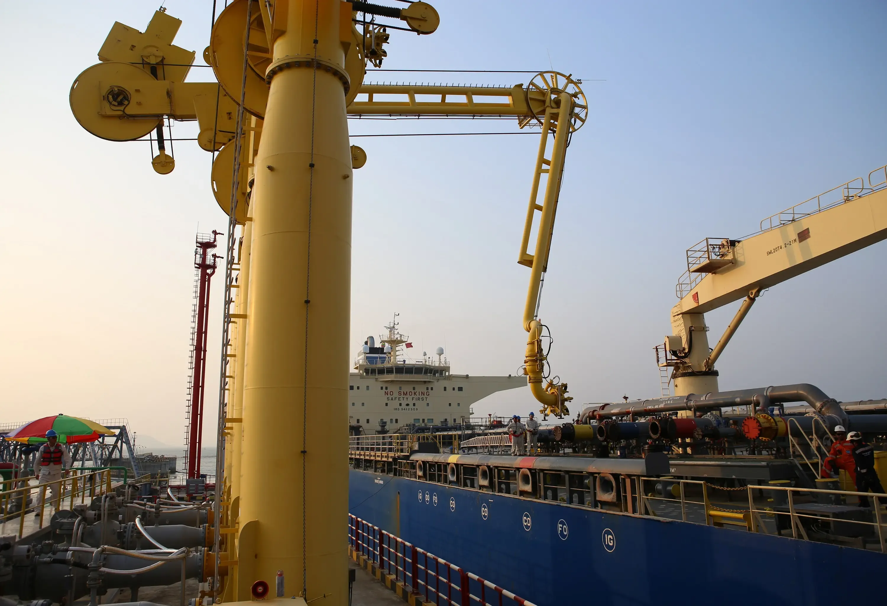 Saudi Aramco's Record $19.50 Premium on Arab Light Crude Amid Supply Challenges