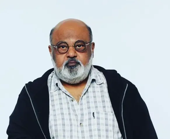 Saurabh Shukla Celebrates Shah Rukh Khan's Charisma and Legacy
