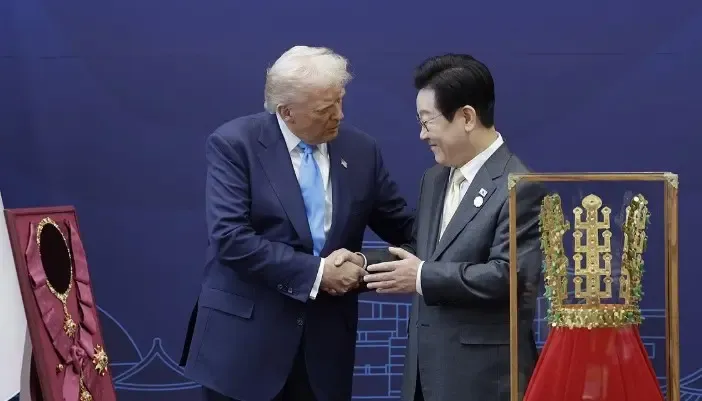 क्या साउथ कोरिया में 'शांतिदूत' ट्रंप को ताज और 'ग्रैंड ऑर्डर ऑफ मुगुंगवा' सम्मान मिला?