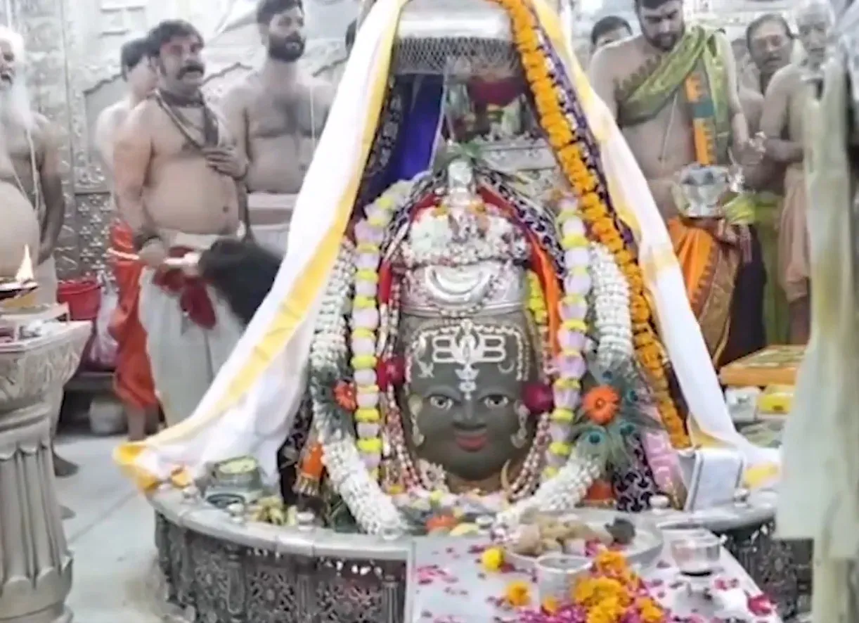 सावन के पहले सोमवार पर महाकाल का भांग-श्रृंगार, उज्जैन में 5 लाख श्रद्धालुओं का सैलाब