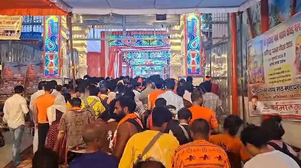 Sawan Shivratri 2025: Thousands throng Shiva temples for Jalabhishek across India