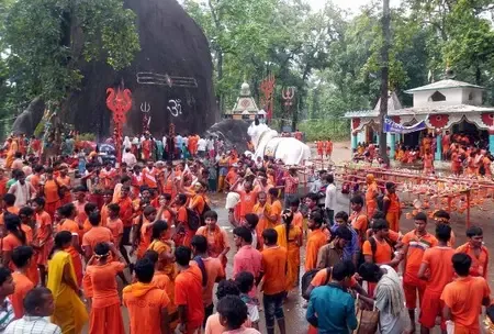 सावन विशेष : छोटे टीले से 80 फीट तक... हर साल बढ़ता है महादेव का अर्धनारीश्वर शिवलिंग, दिखती हैं जल तरंग