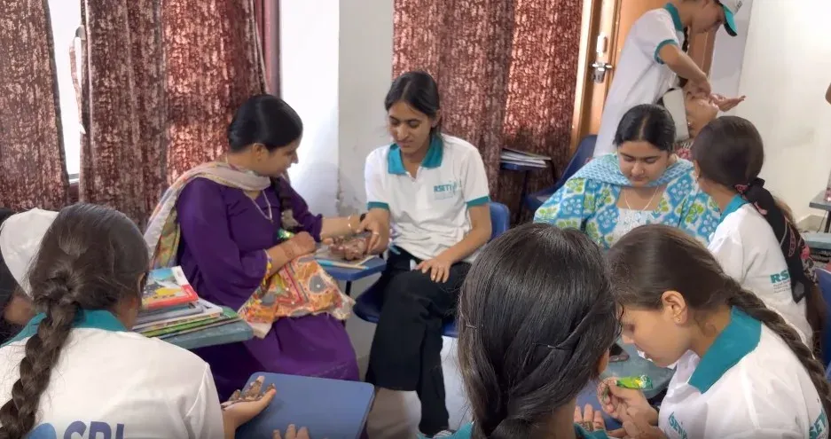 रियासी में SBI-RSETI का निःशुल्क प्रशिक्षण: 31 छात्राएँ बन रही हैं आत्मनिर्भर