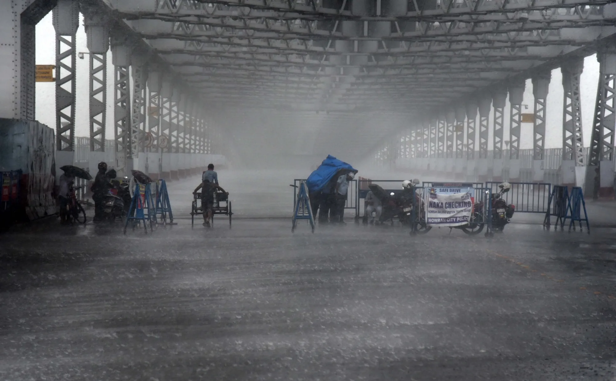 Will South Bengal Experience Scattered Rain While North Bengal Faces Heavy Showers?