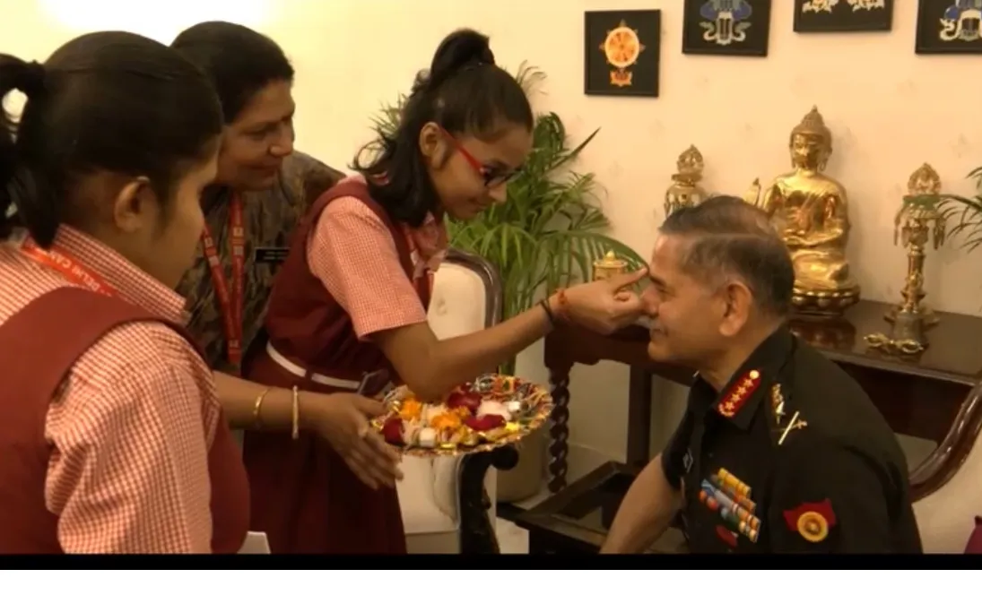 Did Schoolgirls Celebrate Raksha Bandhan with Army Chief?