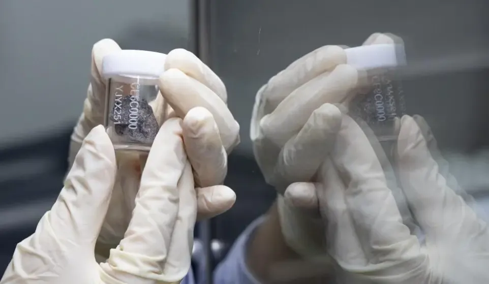 Have scientists uncovered rare meteorite relics in Chang'e-6 lunar samples?