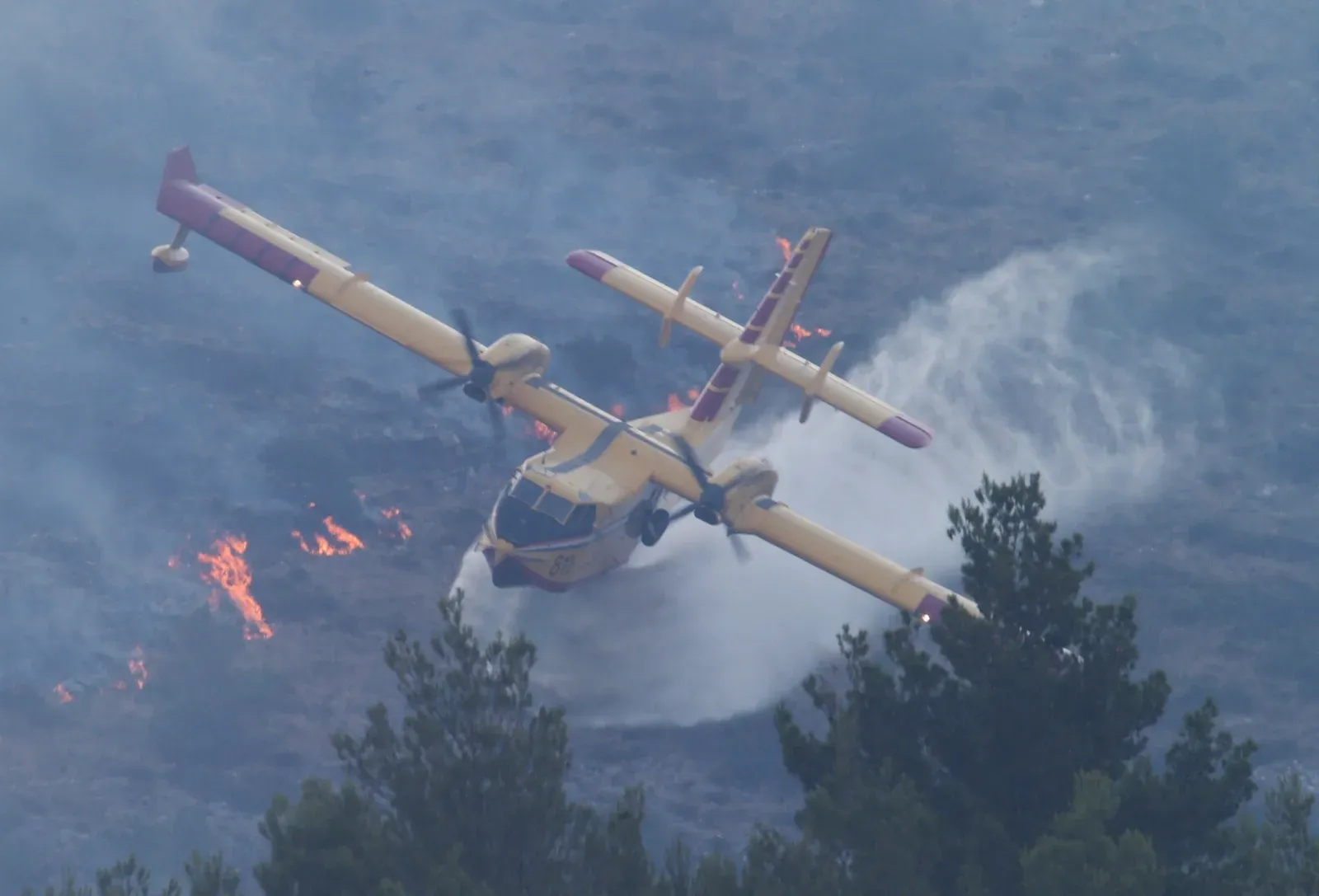 Croatia wildfire injures 19, forces 1,000 to evacuate near Omis