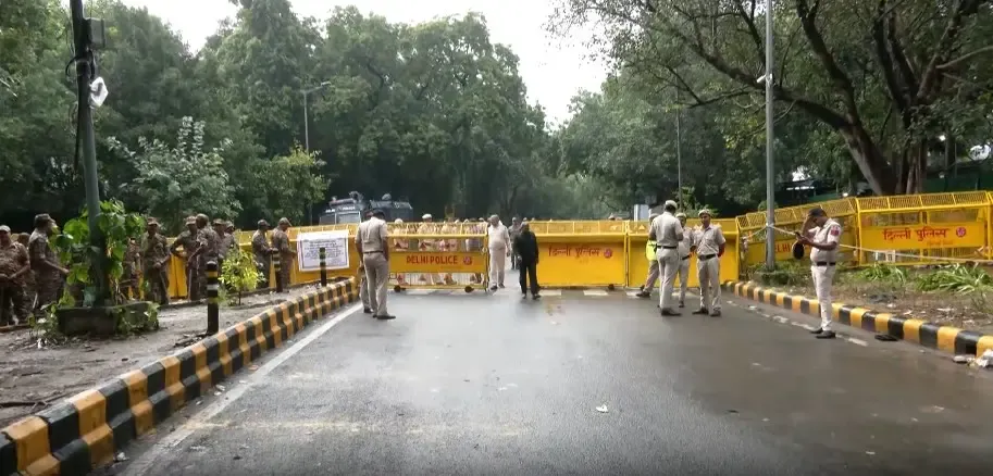 INDIA Bloc marches to Supreme Court over SIR electoral rolls row, Delhi on alert
