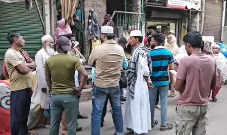दिल्ली के सीमापुरी में युवक की चापड़ से हत्या, साथी गंभीर रूप से घायल 