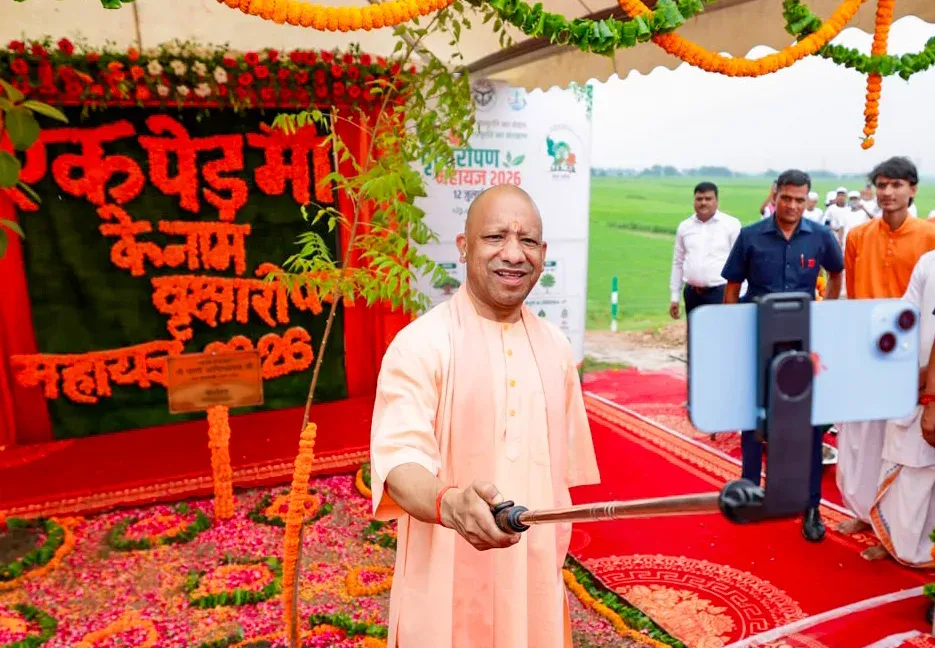 Seers rally behind Yogi's 'Jinnah' jibe at Congress, SP