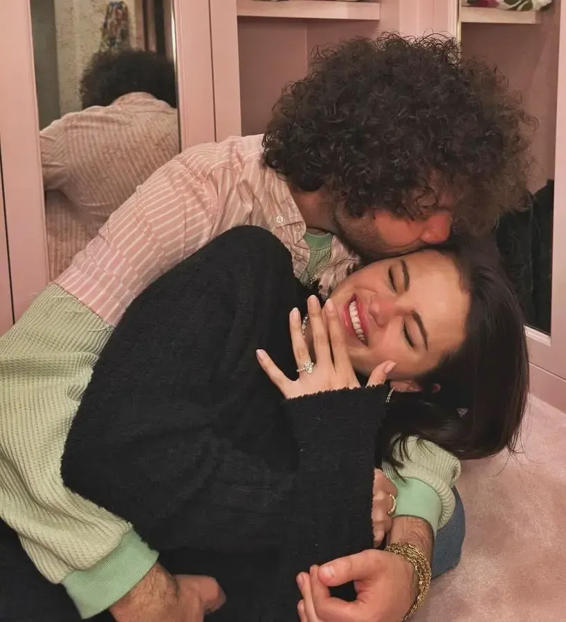 Selena Gomez and Benny Blanco Celebrate New Year with Adorable Cuddly Moments