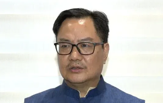 किरेन रिजिजू का बड़ा बयान: सेना को राजनीति से दूर रखें, राहुल गांधी का चीन दावा गलत