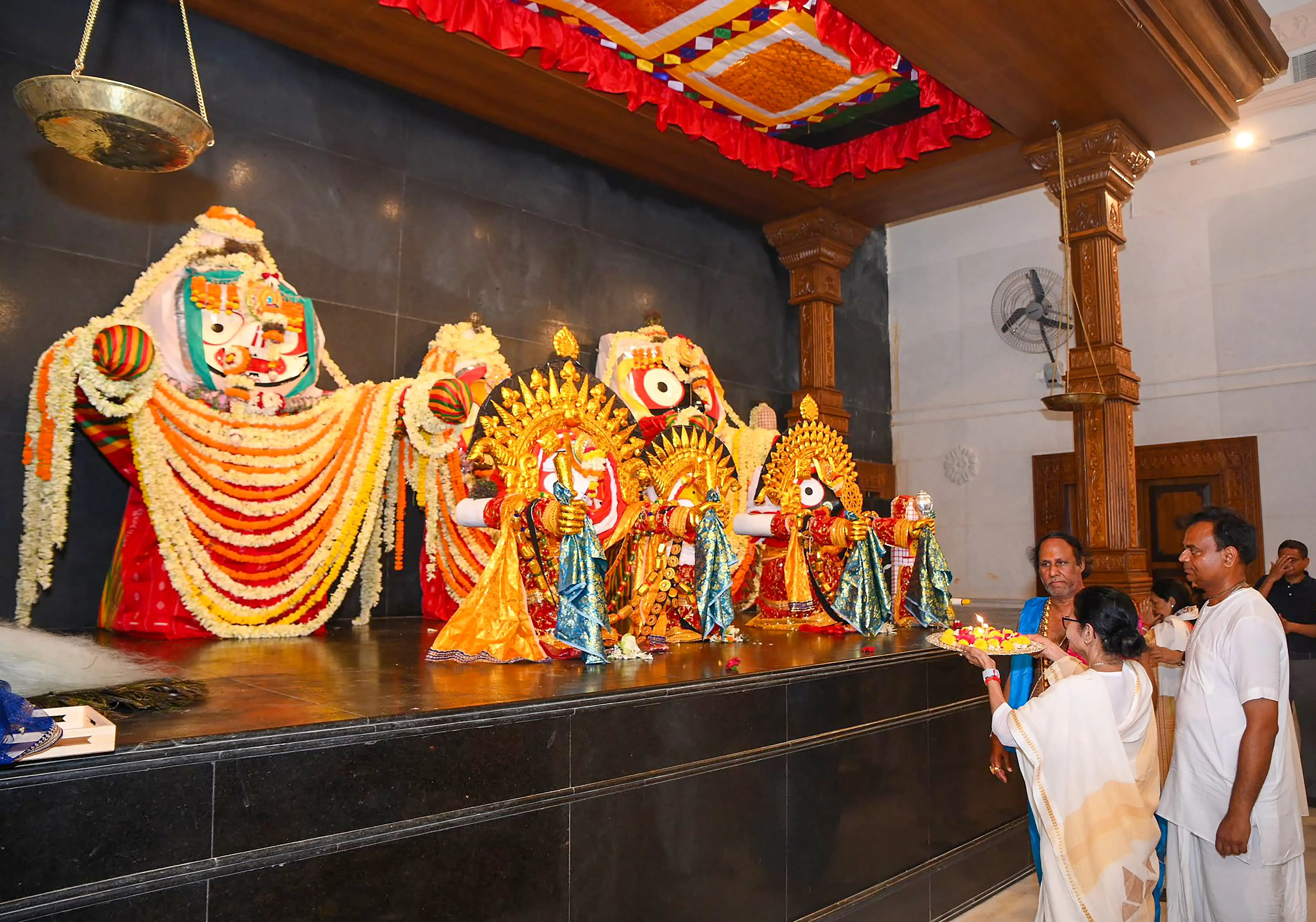 Why Did Bengal CM Direct the State to Send Lord Jagannath Idol Photos and Prasad to Every Home?