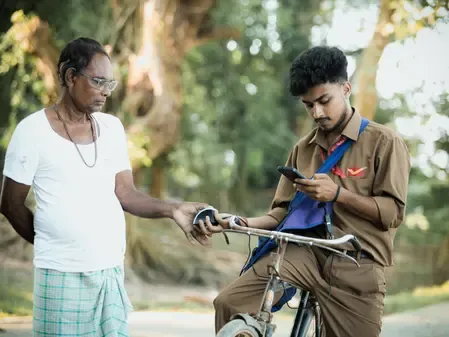 सेवा, निष्ठा और भरोसे का संदेश लेकर लोगों तक पहुंचते हैं ग्रामीण डाक सेवक 