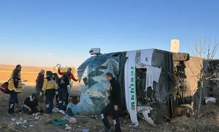 Seven dead, 11 injured in bus crash in Turkey