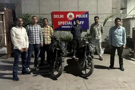 Delhi Police Arrests Seven Juveniles Linked to Motorcycle Theft Ring; Three Stolen Bikes Recovered