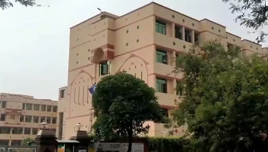 Why Are Delhi Schools Receiving Bomb Threats? Opposition Criticizes BJP Over Security Issues