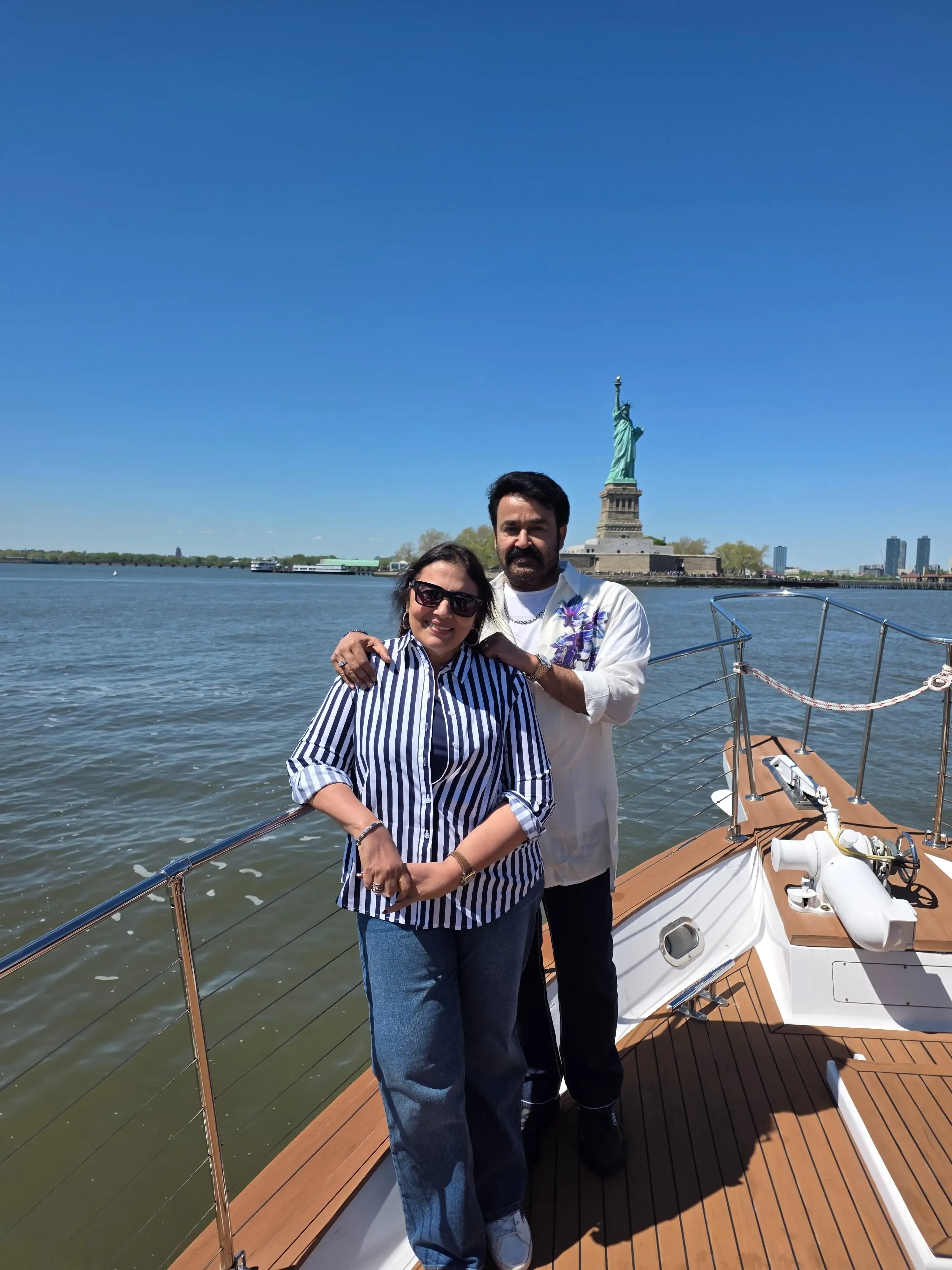 शादी की 38वीं सालगिरह पर मोहनलाल ने पत्नी सुचित्रा के साथ शेयर किया रोमांटिक पल, 1988 से अटूट बंधन