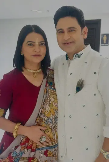 मनोज मुंतशिर की 26वीं शादी की सालगिरह: पत्नी नीलम को बताया 'सबसे बेहतरीन दोस्त', लिखा भावुक नोट
