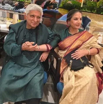 Shabana Azmi, Javed Akhtar hold hands as 'Tum Ho Toh' plays at star-studded musical night