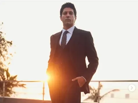 How Did Shabana Azmi Praise Farhan's Transformation from Imran in ‘ZNMD’ to Shaitan Singh in ‘120 Bahadur’?