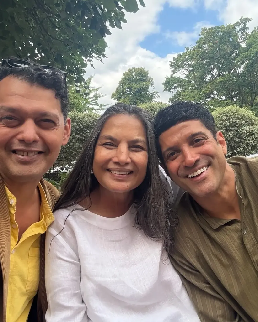 Did Shabana Azmi Just Share a Heartwarming Moment with Farhan Akhtar and Nephew Sagar?