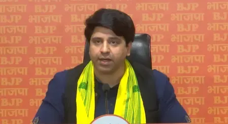 शहजाद पूनावाला ने ई-सिगरेट घटना पर उठाया सवाल, कहा- क्या अब भी टीएमसी नहीं लेगी एक्शन?