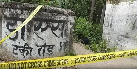 शामली मुठभेड़: ₹50,000 इनामी बदमाश मोहताब ढेर, सब-इंस्पेक्टर दीपचंद घायल; बलिया में गौ तस्कर को भी गोली