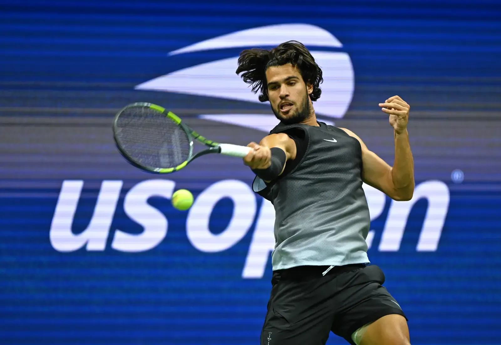 Alcaraz beats Cerundolo 6-3, 6-3 at Shanghai Masters, extends win streak to 7
