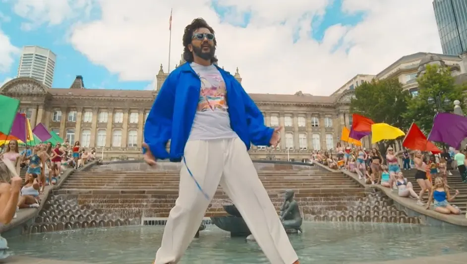 क्या आप तैयार हैं शरारत से भरपूर 'मस्ती 4' के नए गाने 'पकड़-पकड़' के लिए?