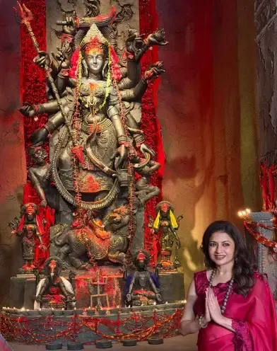 शारदीय नवरात्रि 2026: भाग्यश्री ने मंदिर में लिया आशीर्वाद, मां के नौ स्वरूपों का बताया गहरा अर्थ