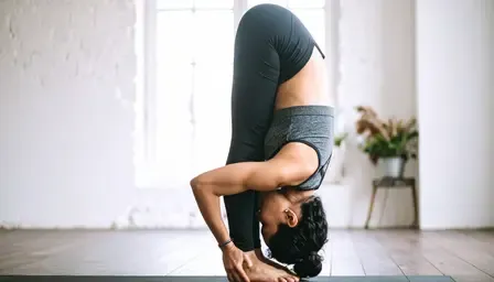 शरीर को मजबूत और दिमाग को तरोताजा करता है उत्तानासन, जोड़ों के दर्द में भी देता है राहत