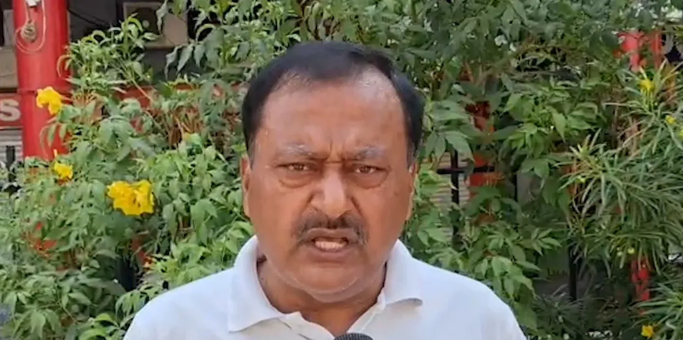 शशि थरूर के कश्मीर बयान पर कांग्रेस में घमासान, प्रवक्ता बोले — 'पहलगाम भूल गए क्या?'