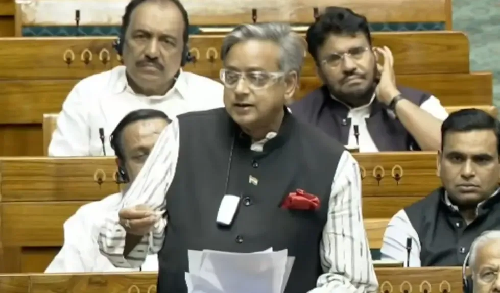 शशि थरूर ने परिसीमन बिल को 'राजनीतिक नोटबंदी' करार दिया, सरकार को दी चेतावनी