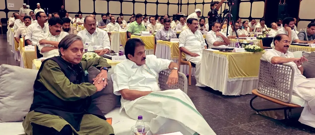 Has Shashi Tharoor's Attendance at the Wayanad Meeting Put His Critics to Rest as Congress Unites Before Kerala Elections?