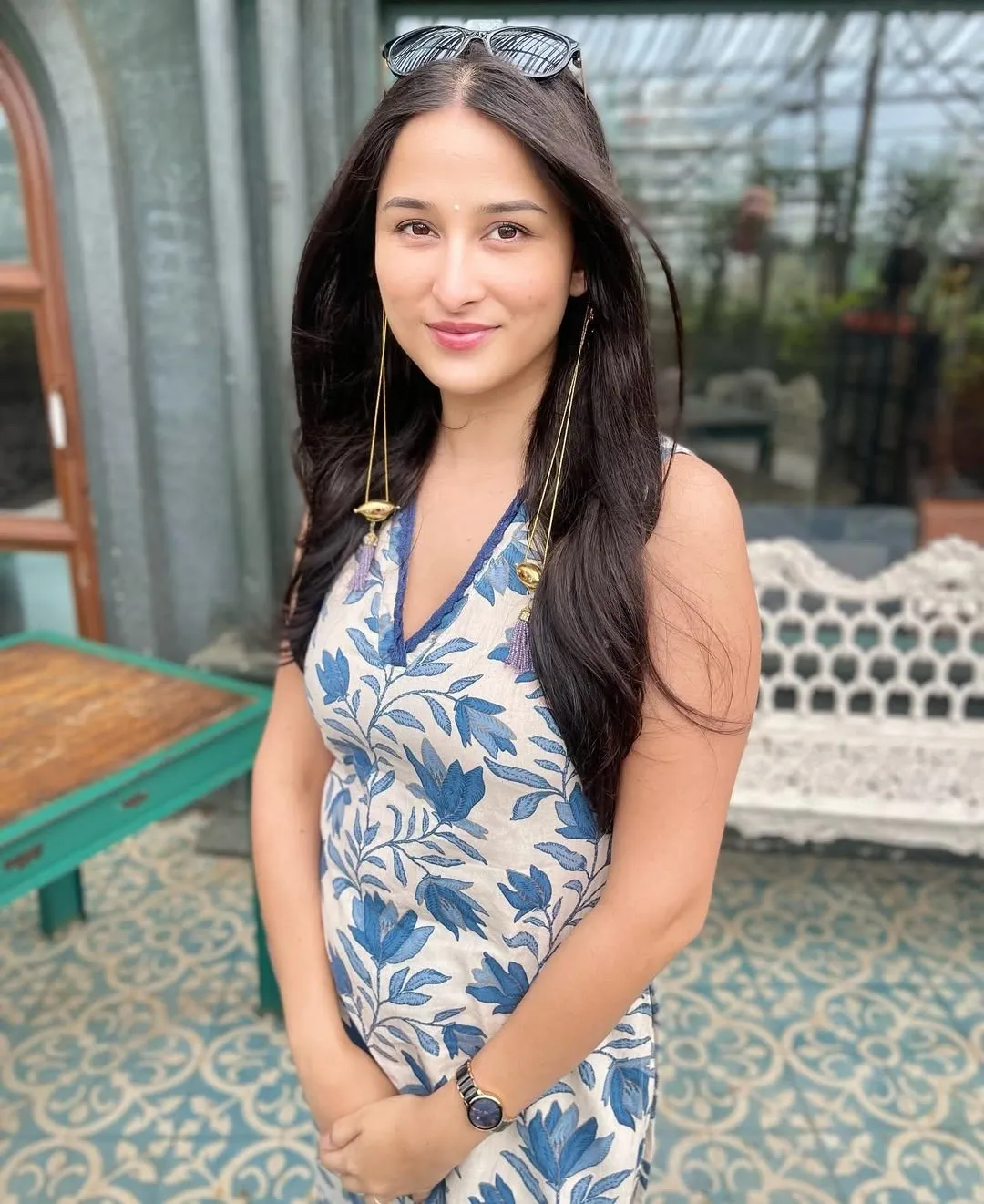 Does Sheen Dass Believe Nepotism Undermines Talented Artists?