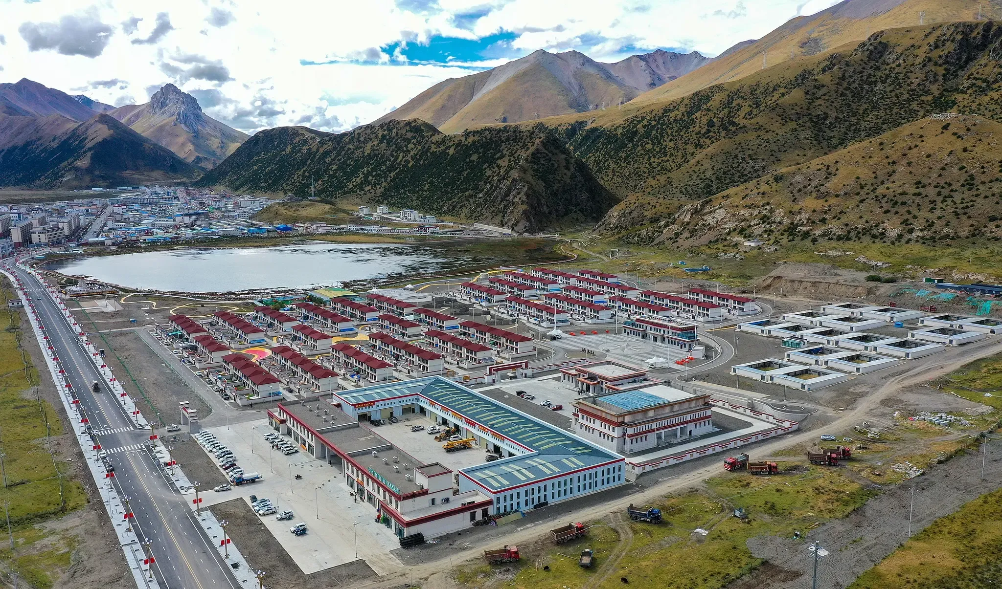 क्या शीत्सांग में 838 सुंदर पठारी गांवों का निर्माण पूर्ण हुआ?