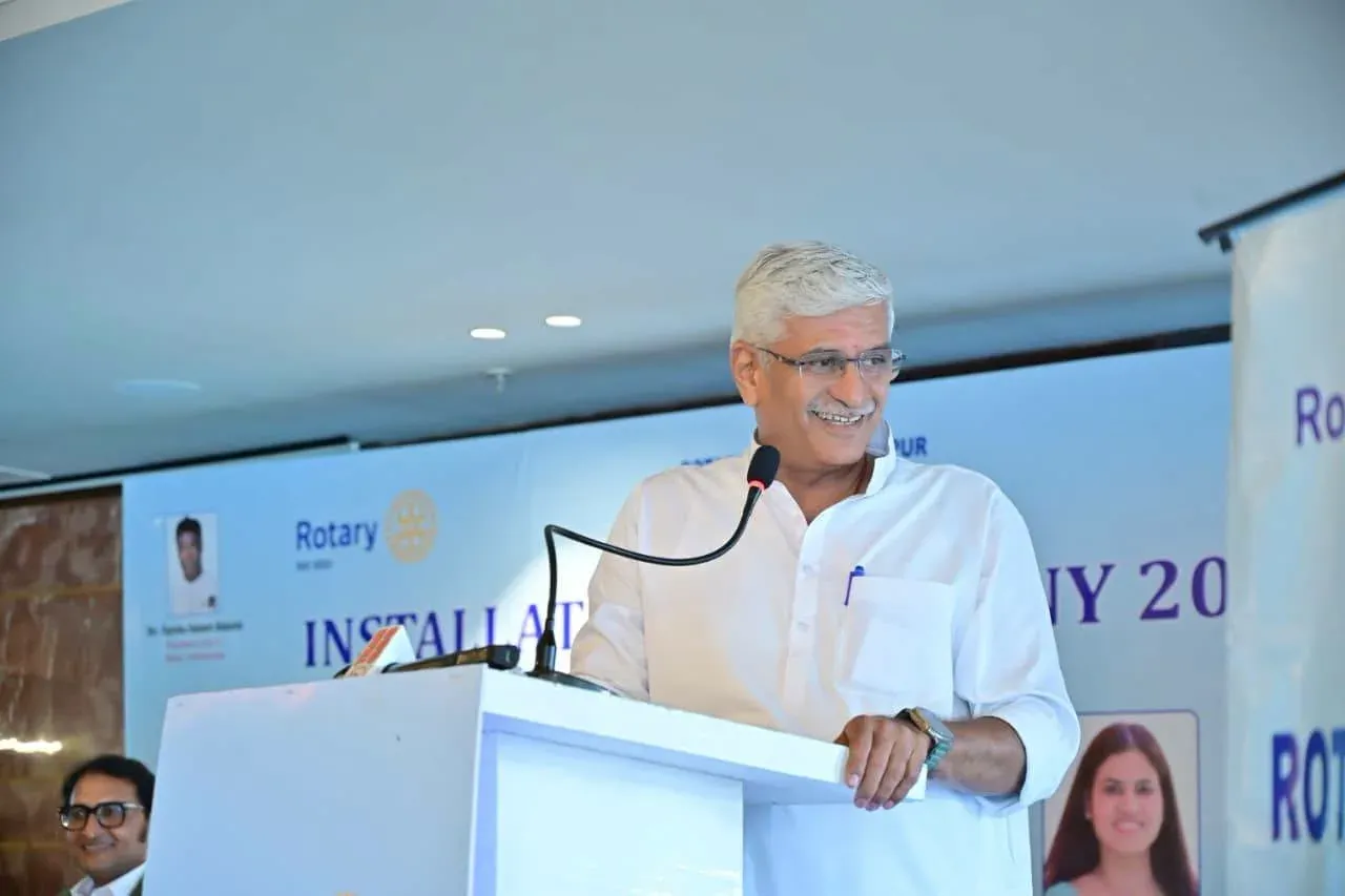 Shekhawat administers oath at Rotary Club Jodhpur Sanskar installation